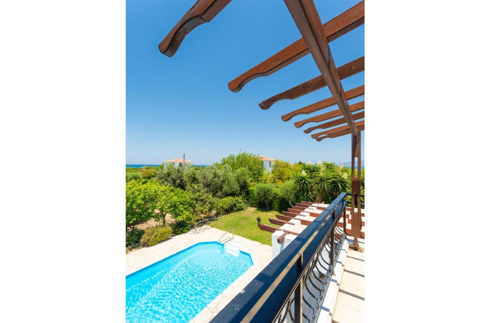 Sun Beach Villa Thio Polis Екстер'єр фото