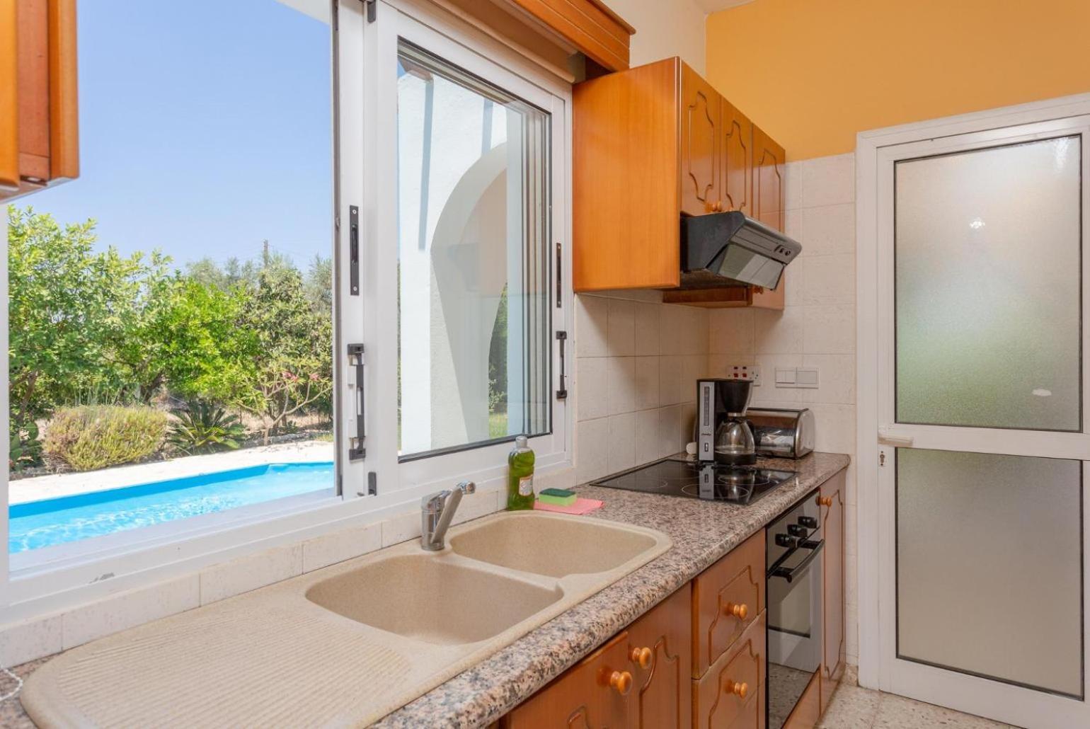 Sun Beach Villa Thio Polis Екстер'єр фото